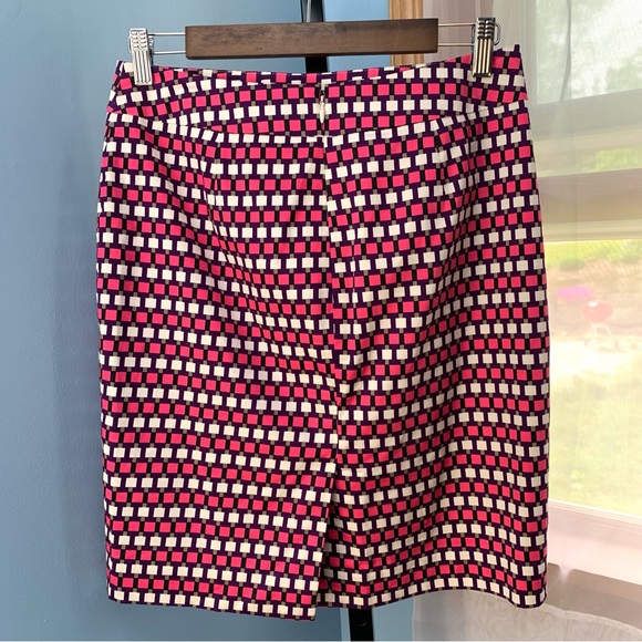 Ann Taylor Pink and White Square Print Pencil Skirt Petite - Picture 6 of 7
